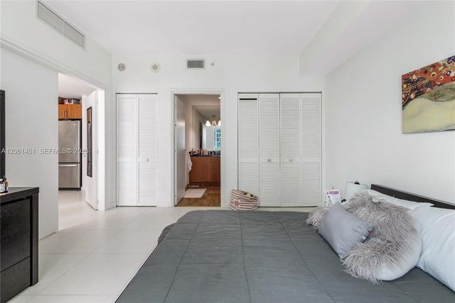 300 S Biscayne Boulevard T-2309, Miami, FL 33131