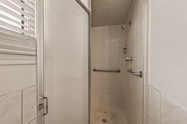 10607 Bainbridge Street, Houston, TX 77016