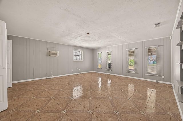 10607 Bainbridge Street, Houston, TX 77016