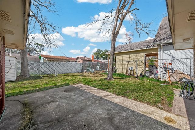 10607 Bainbridge Street, Houston, TX 77016