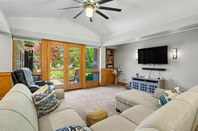 829 S Lincoln Street, Greenville, MI 48838