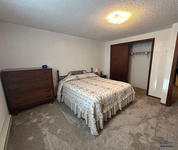 430 TAMARACK DR, Rapid City, SD 57701