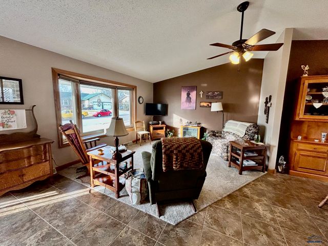 430 TAMARACK DR, Rapid City, SD 57701