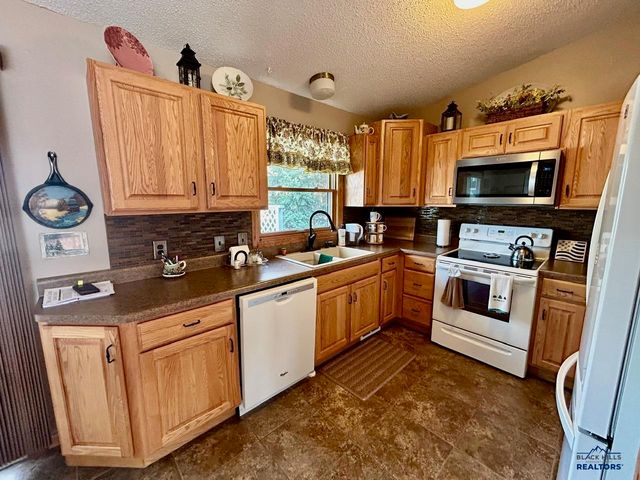 430 TAMARACK DR, Rapid City, SD 57701