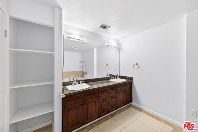 1026 S Oxford Avenue 302, Los Angeles, CA 90006