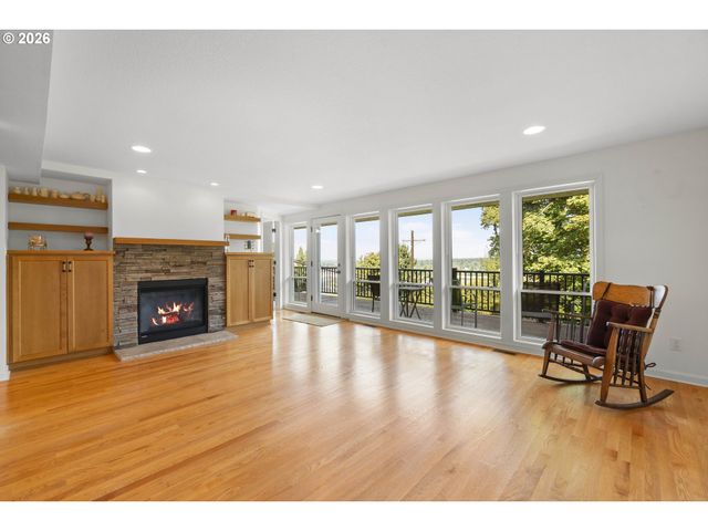 8716 Nw BAILEY St, Portland, OR 97231