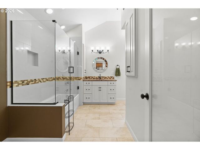 8716 Nw BAILEY St, Portland, OR 97231