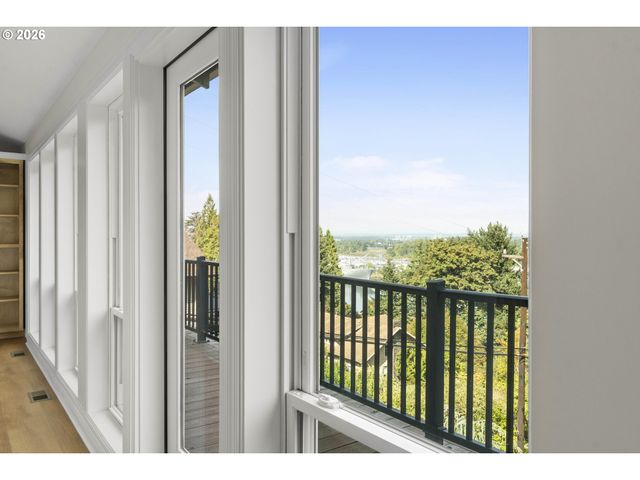 8716 Nw BAILEY St, Portland, OR 97231