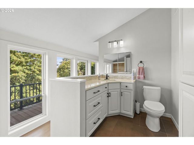 8716 Nw BAILEY St, Portland, OR 97231