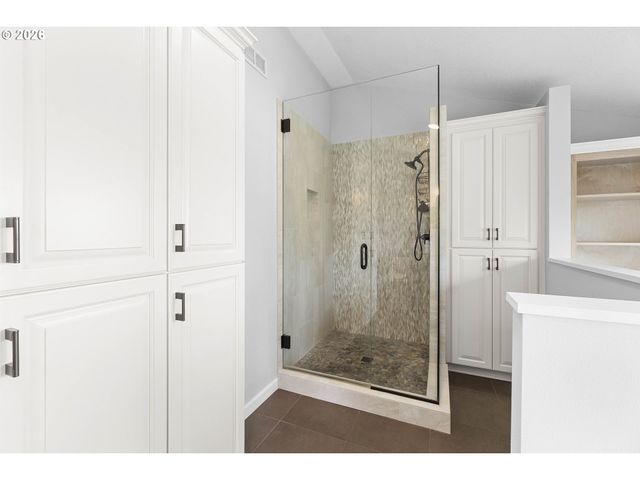 8716 Nw BAILEY St, Portland, OR 97231