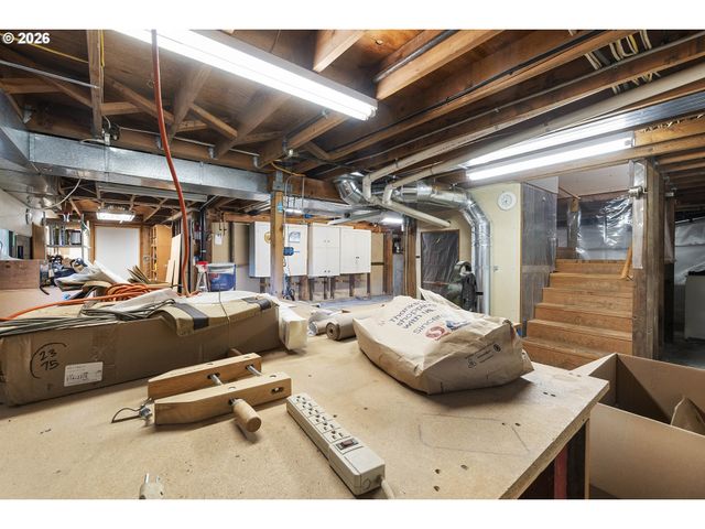 8716 Nw BAILEY St, Portland, OR 97231