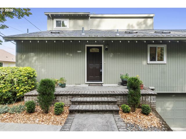 8716 Nw BAILEY St, Portland, OR 97231