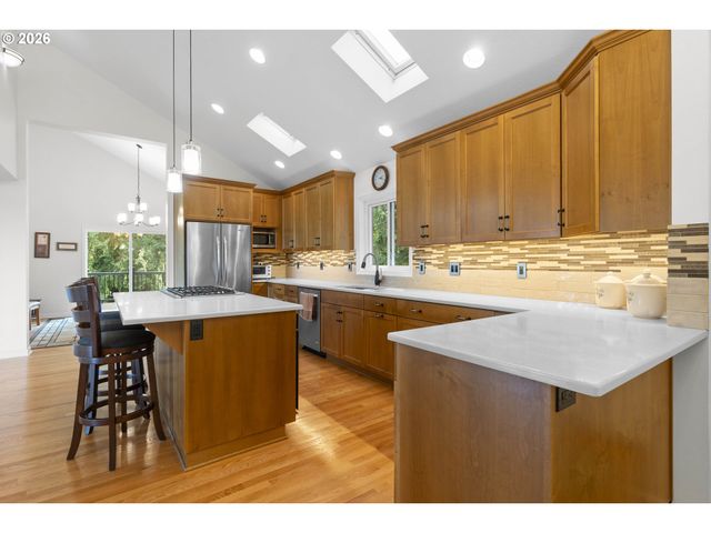 8716 Nw BAILEY St, Portland, OR 97231