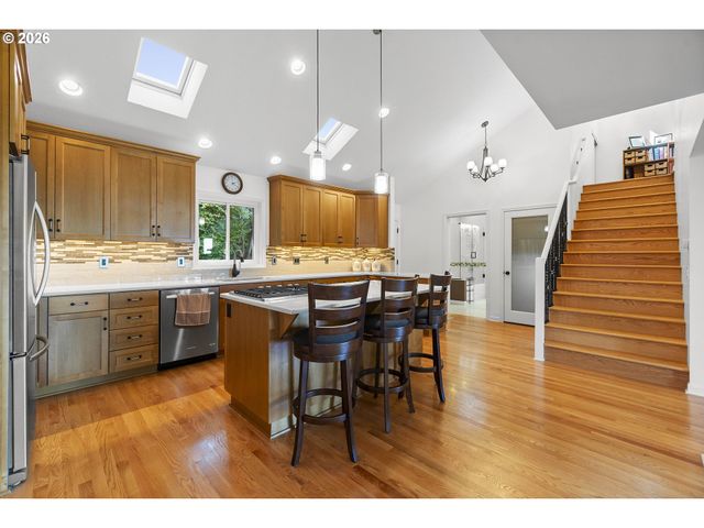 8716 Nw BAILEY St, Portland, OR 97231