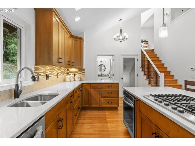8716 Nw BAILEY St, Portland, OR 97231