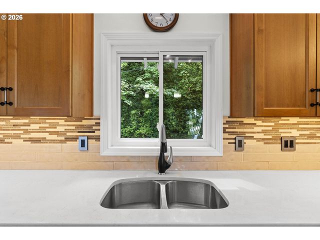 8716 Nw BAILEY St, Portland, OR 97231