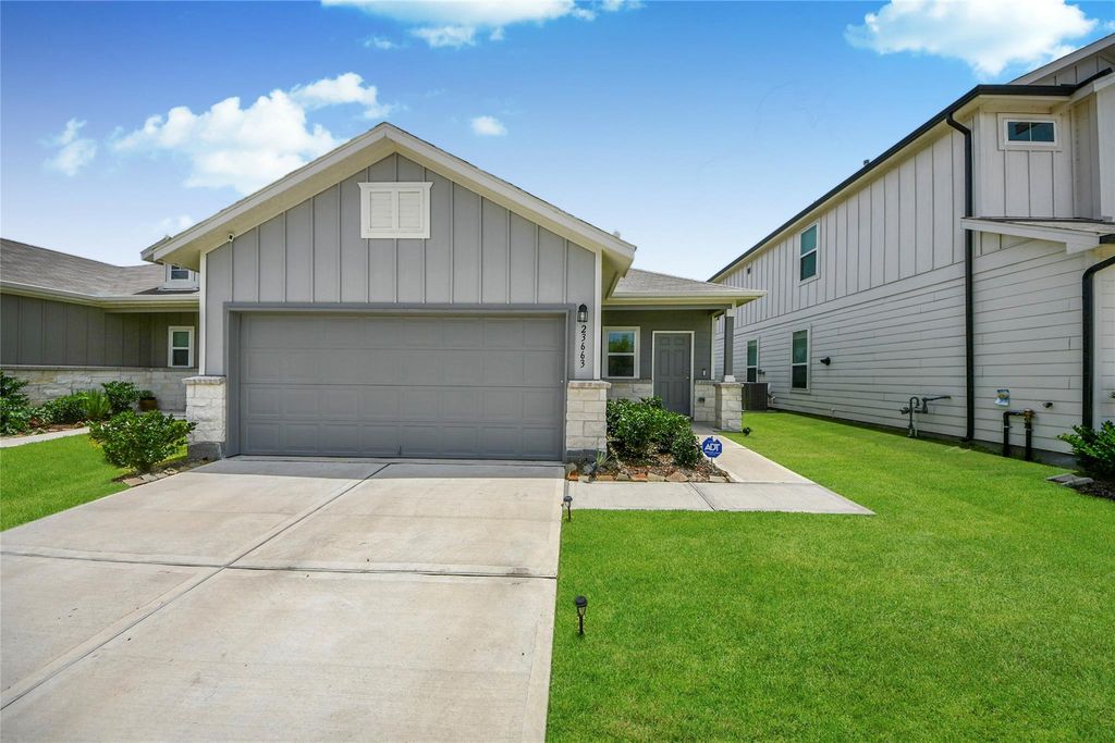 23663 Cranberry Grader Ln, Hockley, TX 77447