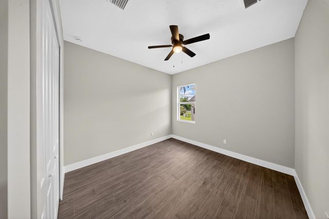 5761 NW Cone Street, Port St. Lucie, FL 34986