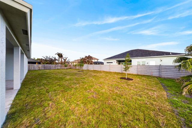 5761 NW Cone Street, Port St. Lucie, FL 34986