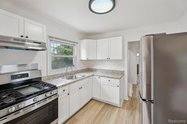 823 Hawthorne Avenue, Ypsilanti, MI 48198