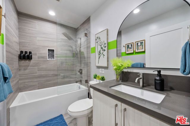 5853 Vineland Avenue A, Los Angeles, CA 91601