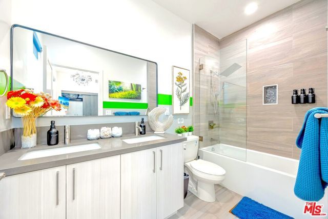 5853 Vineland Avenue A, Los Angeles, CA 91601