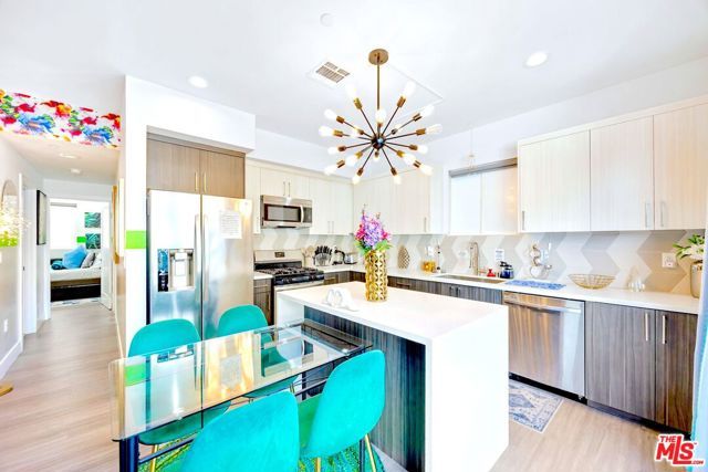 5853 Vineland Avenue A, Los Angeles, CA 91601