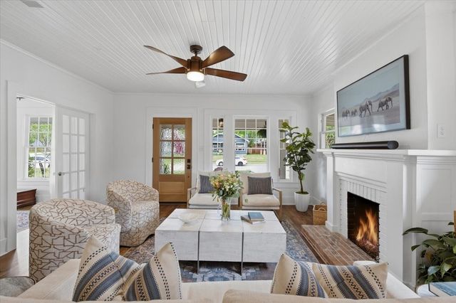 2121 Western Avenue, Fort Worth, TX 76107