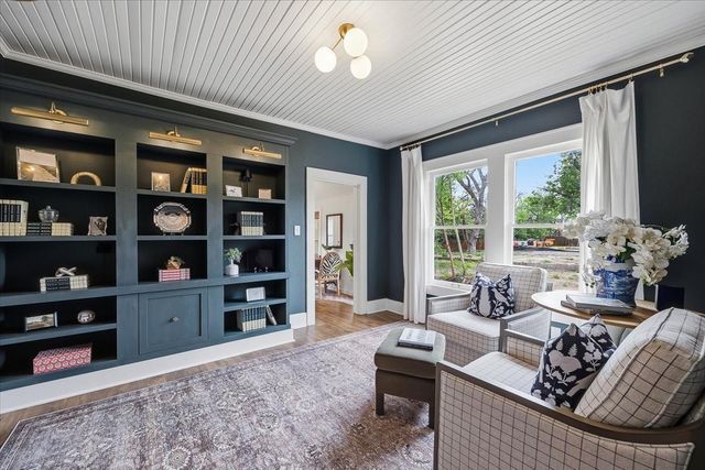 2121 Western Avenue, Fort Worth, TX 76107