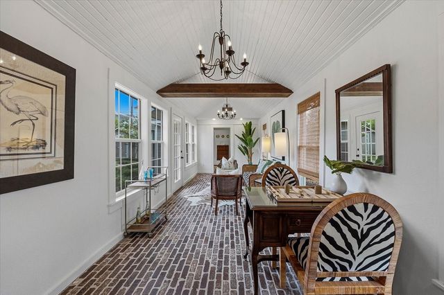 2121 Western Avenue, Fort Worth, TX 76107