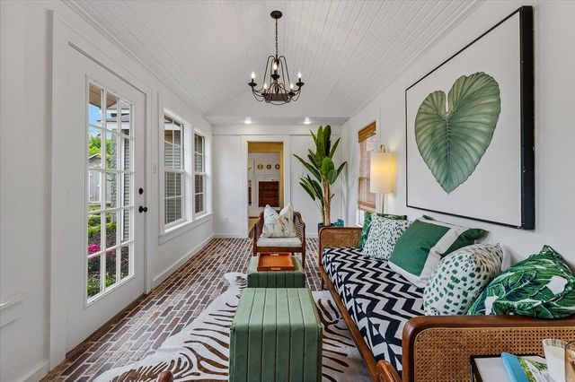 2121 Western Avenue, Fort Worth, TX 76107