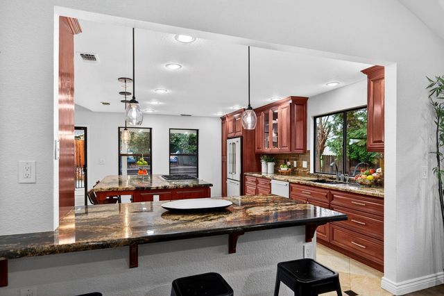 504 Silver Oak Ct, Roseville, CA 95678