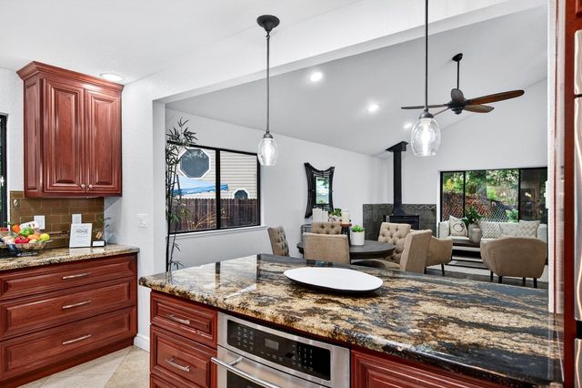 504 Silver Oak Ct, Roseville, CA 95678