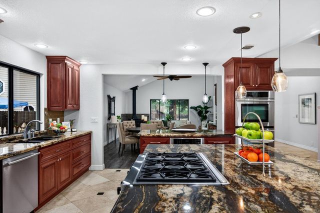 504 Silver Oak Ct, Roseville, CA 95678