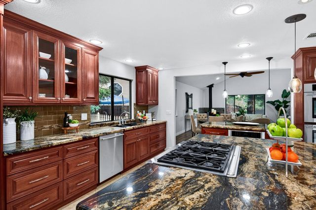 504 Silver Oak Ct, Roseville, CA 95678