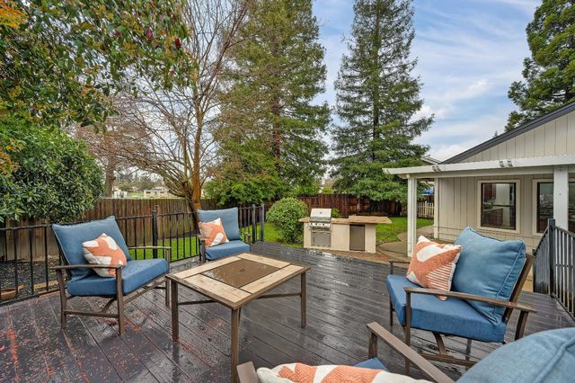 504 Silver Oak Ct, Roseville, CA 95678