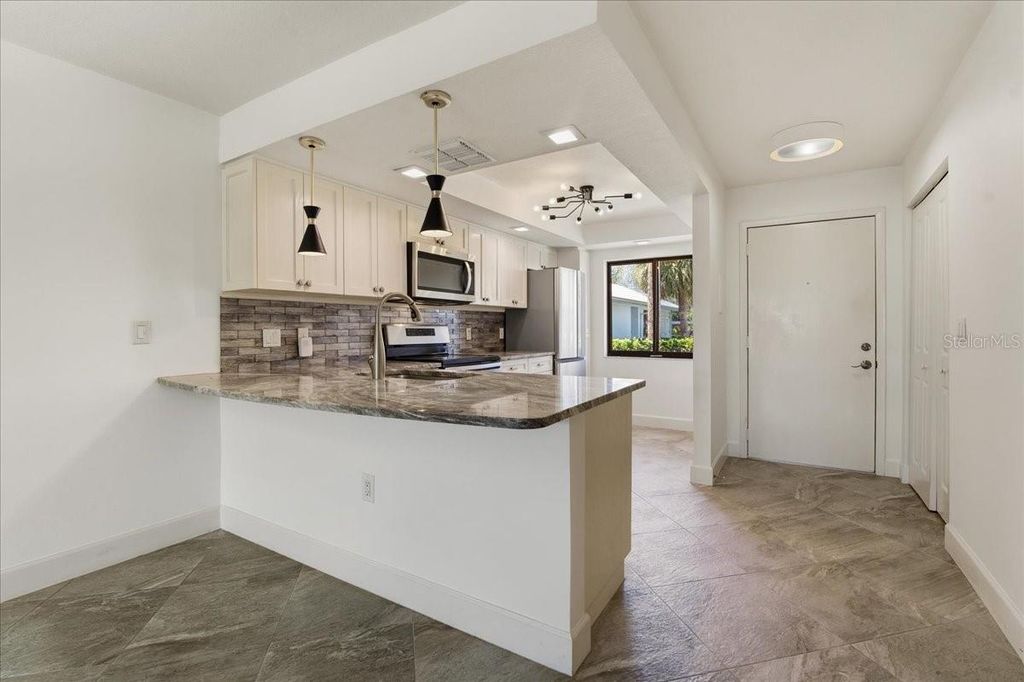 Image 11 of property listing at 2761 COUNTRYSIDE BOULEVARD 105, Clearwater, FL 33761