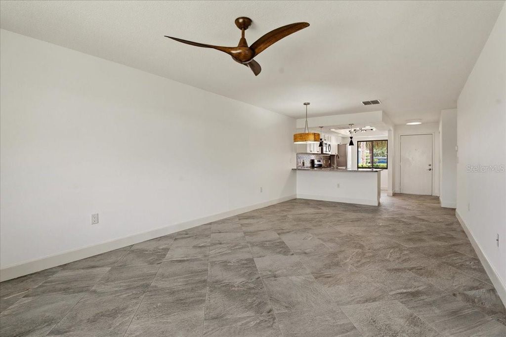 Image 13 of property listing at 2761 COUNTRYSIDE BOULEVARD 105, Clearwater, FL 33761