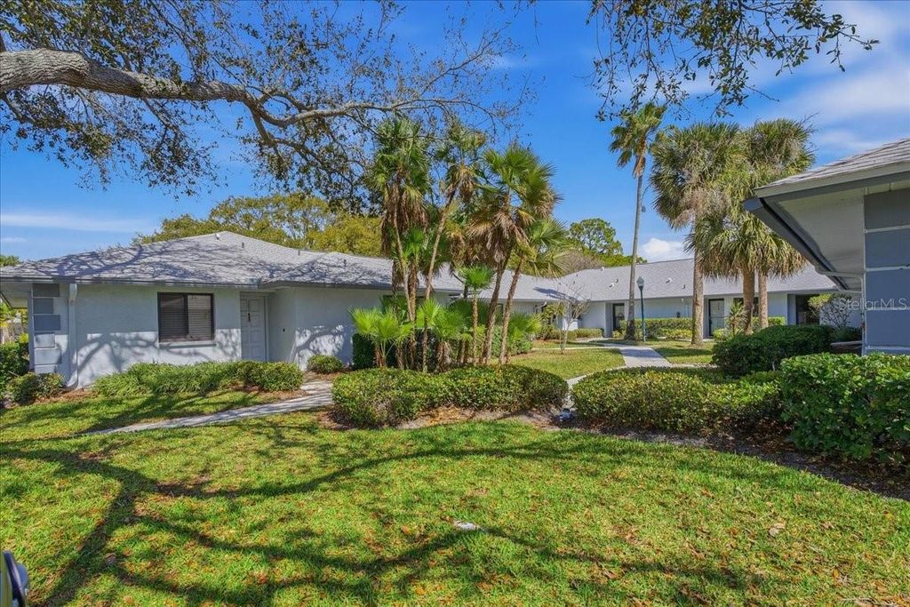 Image 3 of property listing at 2761 COUNTRYSIDE BOULEVARD 105, Clearwater, FL 33761