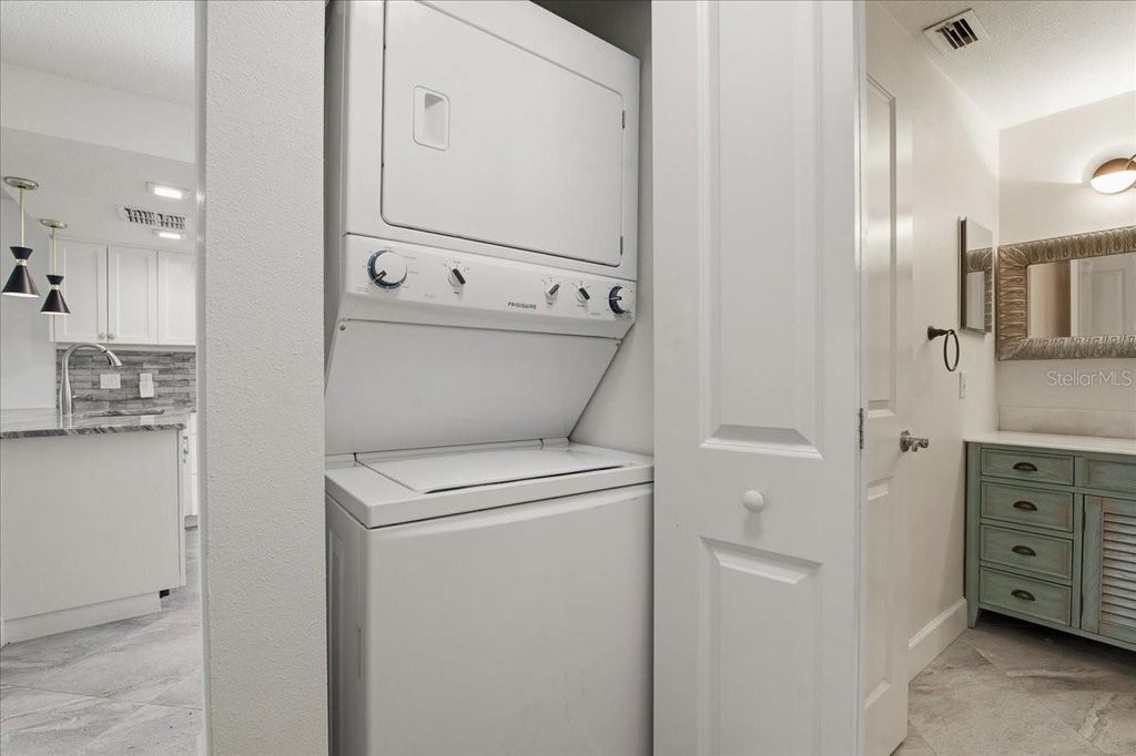 Image 28 of property listing at 2761 COUNTRYSIDE BOULEVARD 105, Clearwater, FL 33761