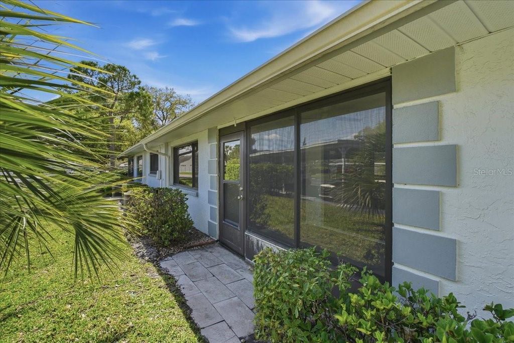 Image 6 of property listing at 2761 COUNTRYSIDE BOULEVARD 105, Clearwater, FL 33761