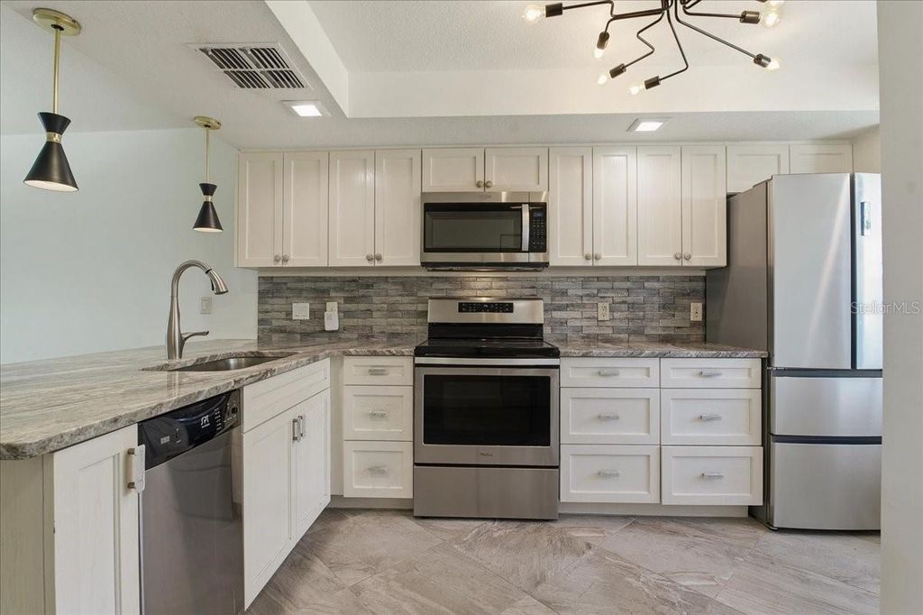 Image 8 of property listing at 2761 COUNTRYSIDE BOULEVARD 105, Clearwater, FL 33761