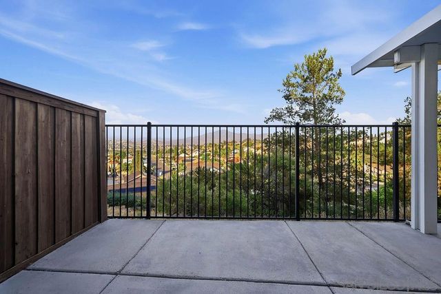 425 S Meadowbrook Dr 143, San Diego, CA 92114