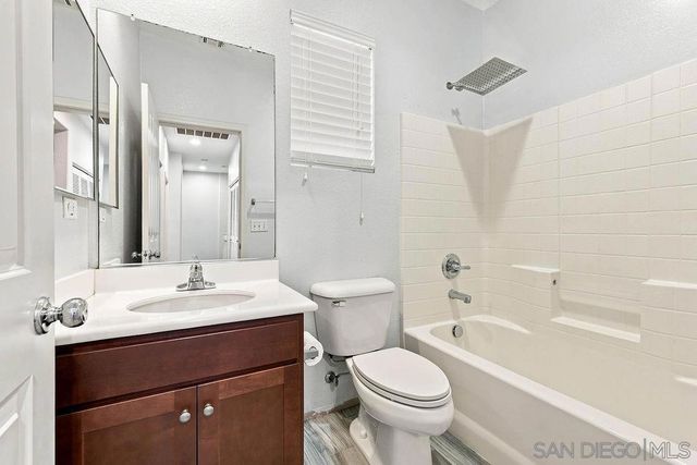 425 S Meadowbrook Dr 143, San Diego, CA 92114