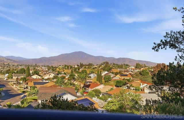 425 S Meadowbrook Dr 143, San Diego, CA 92114