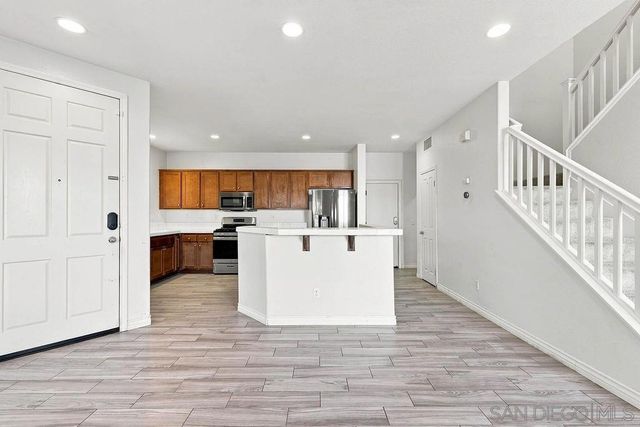 425 S Meadowbrook Dr 143, San Diego, CA 92114