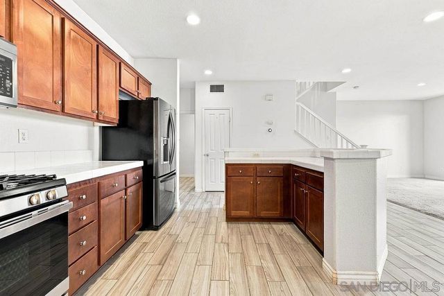 425 S Meadowbrook Dr 143, San Diego, CA 92114