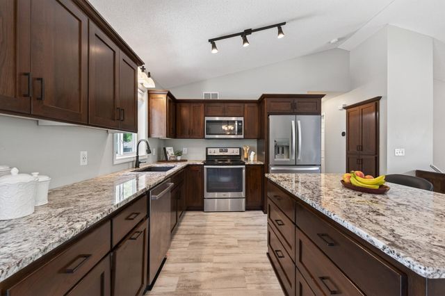 9613 River Forest Drive, Monticello, MN 55362