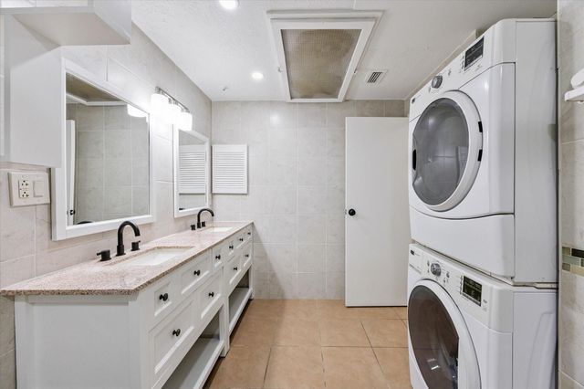 10053 Westpark Dr 307, Houston, TX 77042