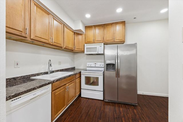 10053 Westpark Dr 307, Houston, TX 77042